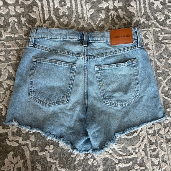 Lucky Brand 90s Midi Short - Picture 2 of 4